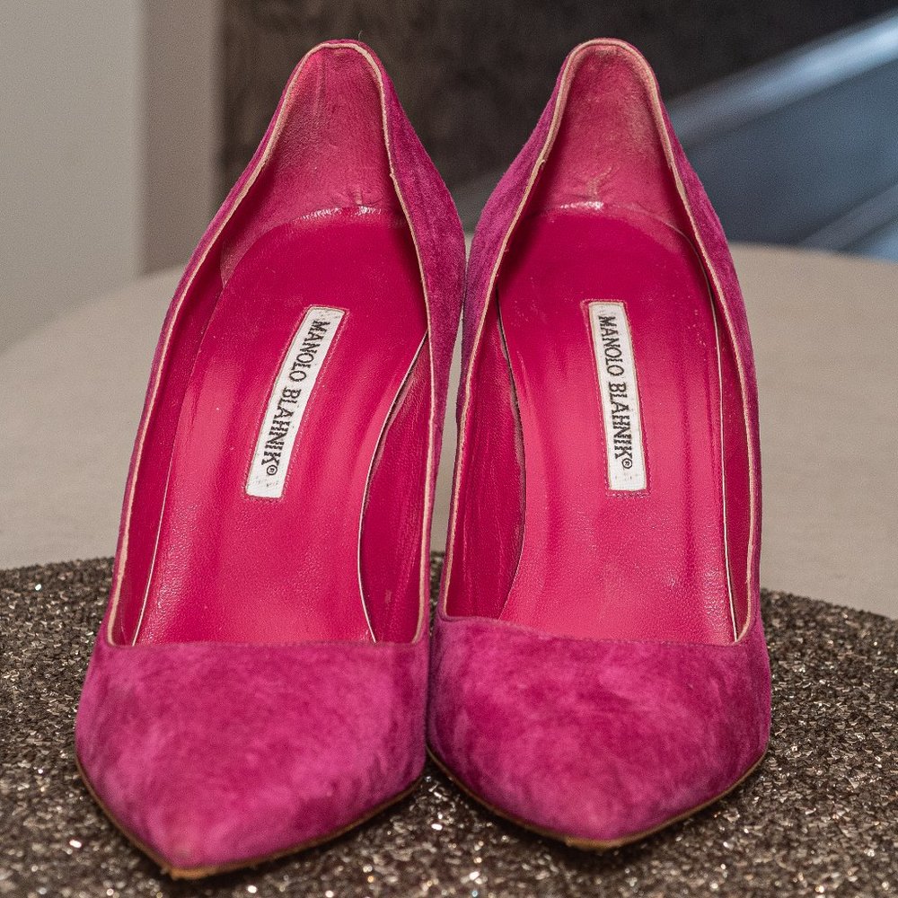 Manolo Blahnik Sexy Hot Pink Suede Pump